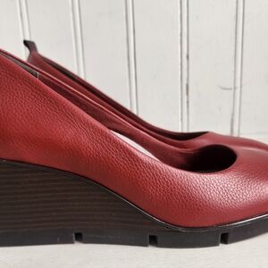 Betabrand Women’s Size 9 Red Leather Comfort Wedge Pumps Heels